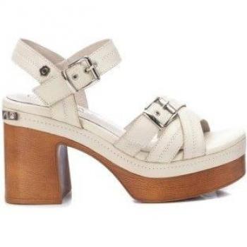 Sandalias de Tacón de Mujer CARMELA 160718 en Color Blanco con Detalle de Hebilla