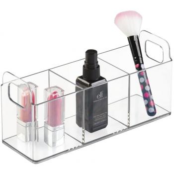 mDesign Organizador de maquillaje – Gran caja organizadora baño para cosméticos y productos de belleza – Con 3 compartimentos – transparente