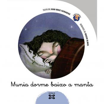 Munia dorme baixo a manta