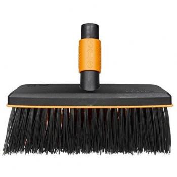 Fiskars Cepillo de exterior, Cabezal de herramienta QuikFit, Largo: 26 cm, Cerdas de polipropileno, Negro/Naranja, QuikFit, 1001417