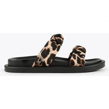 Sandalia plana de mujer con diseño animal print