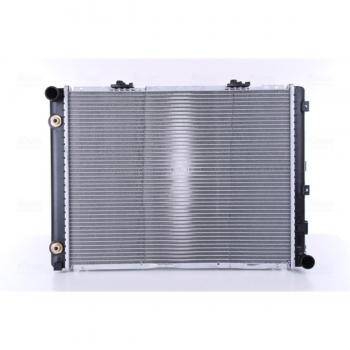 Radiador NISSENS 62721A para refrigeración del motor, con diseño optimizado para un mejor flujo de aire y eficiencia térmica, fabricado con materiales de alta calidad para garantizar durabilidad y resistencia a la corrosión