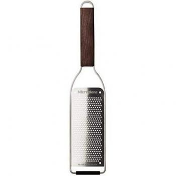 Microplane Kitchen Grater Fine for Hard Cheese, Citrus Fruits, Garlic, Chili, Cinnamon and Nutmeg from The Master Series in Walnut Wood & Stainless Steel