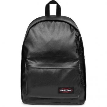 Mochila unisex Eastpak Out of Office Glossy Black con diseño moderno, compartimento principal amplio, bolsillo frontal con cremallera, correas ajustables y acolchadas, panel trasero cómodo y material resistente al agua