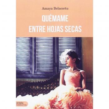 Quémame entre hojas secas