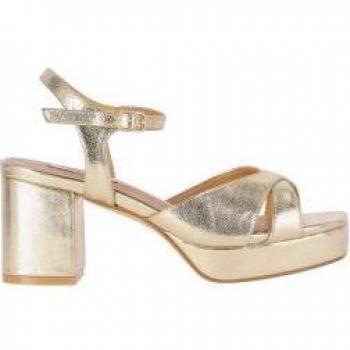 Chika10 Sandalias Flora 23 para Mujer en Color Dorado con Plataforma y Altura de Tacón de 7 cm con Cierre de Hebilla
