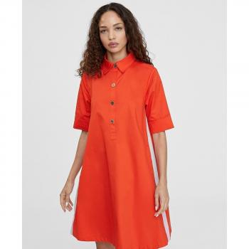 Vestido corto camisero color naranja de Lola Casademunt con detalles contrastantes