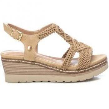 Sandalia de mujer Xti 142838 beige con hebilla