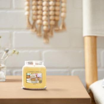 Vela Perfumada Yankee Candle Cupcake de Vainilla 411 g - Duración hasta 75 horas