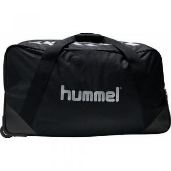 Bolsa de deporte Hummel Team Trolley con ruedas, compartimento principal amplio, diseño resistente y duradero, asas ajustables y acolchadas, múltiples bolsillos para organización, ruedas para fácil transporte