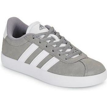 Zapatillas adidas VL Court 3.0 infantiles, color gris, diseño clásico, cierre de cordones, suela de goma para mejor tracción y comodidad, material sintético en la parte superior