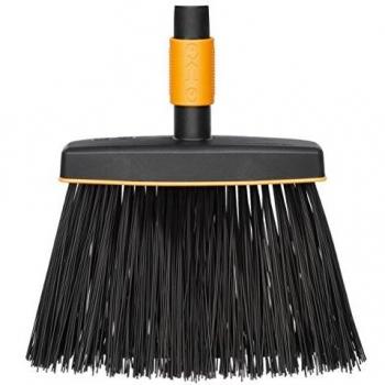 Fiskars Cepillo de exterior, Largo: 26 cm, Cerdas de polipropileno, Negro/Naranja, 1001415