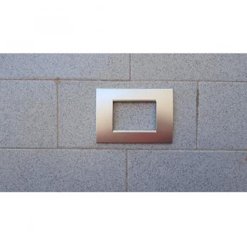 Placa Compatible Living Light ABS 3/4/7 Postes Coloridos Acabado Brillante - 4 Orificios