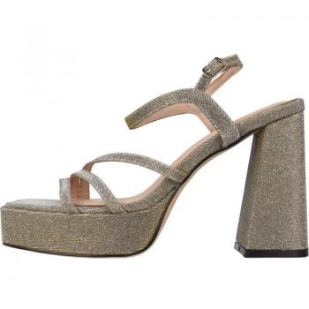 Sandalias de Fiesta para Mujer Marca Menbur Modelo 24081M Color Oro, con tacón alto, diseño elegante, cierre de hebilla y detalles brillantes