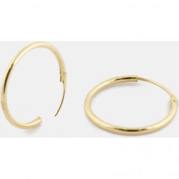 Pendientes de aro de niña en oro con diseño elegante y delicado