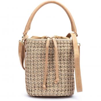 Bolso de piel Pikolinos Miramar WHA-531 color negro con diseño elegante, cierre de cremallera, asas cortas y correa ajustable, fabricado en cuero suave y duradero