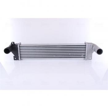 Intercooler NISSENS 961425, enfriador de baja temperatura, diseñado para optimizar la refrigeración del aire en motores turboalimentados, fabricado con materiales de alta calidad para mayor durabilidad y eficiencia, compatible con múltiples modelos