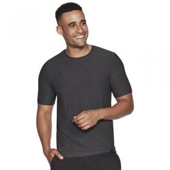 Camiseta Skechers GO Dri All Day para Hombre, Manga Corta, Color Negro Grisáceo, Talla M