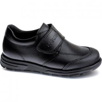 Mocasines de niño Pablosky 334510 de piel con cierre adherente en color negro, talla 24