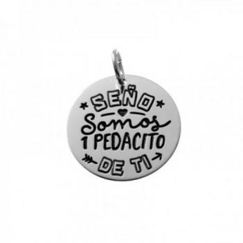 Colgante de plata con mensaje Seño somos un pedacito de ti