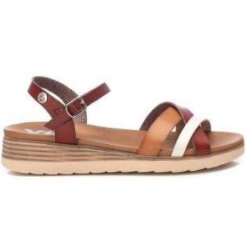Sandalia de mujer Xti 142848 beige con hebilla