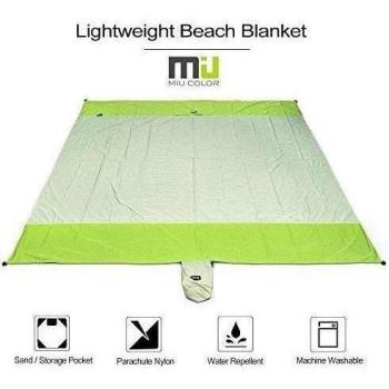MIU COLOR® Compacto ligero playa manta - 216 cmx 206 cm resistente al agua y arena prueba fuerte Ripstop Nylon de paracaídas plegable manta, perfecto para al aire libre Picnic playa Camping eventos deportivos - verde