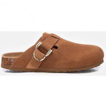 Zueco de mujer Xti 142905 Taupe con suela de goma y detalle en piel