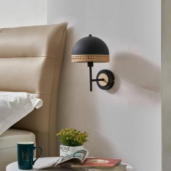 Aplique de pared Lindby Lonnaris, tipo vintage, color negro, material metal y ratán, para salón y comedor, 1 llama E14