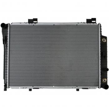 Radiador NISSENS 62749A para refrigeración del motor, fabricado con materiales de alta calidad, diseño eficiente para una óptima transferencia de calor, compatible con diversas marcas y modelos de vehículos