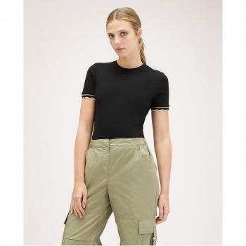 Camiseta de mujer con bordes de punto
