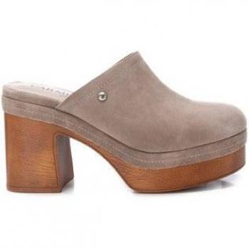 Zuecos de piel para mujer Carmela 160570 taupe con altura de tacón de 10cm