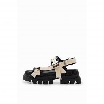 Sandalias de mujer Desigual Road con hebilla en color beige