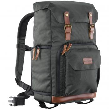 Mantona Estuche para cámara fotográfica Funda tipo mochila con aplicaciones de piel, Negro y Verde.