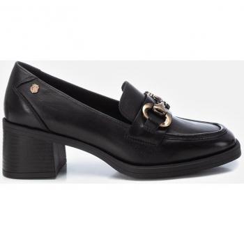 Mocasines de mujer Carmela en piel negra con tacón