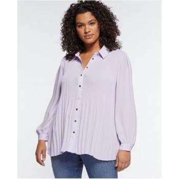 Camisa elegante con detalles plisados y manga larga