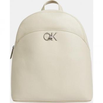 Mochila Calvin Klein beige con bolsillo frontal abierto y cierre de cremallera