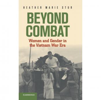 Más Allá del Combate: Mujeres y Género en la Era de la Guerra de Vietnam (Tapa Dura)