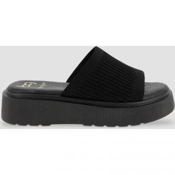 Sandalias Cuki - Blogger de mujer con banda ancha en negro.