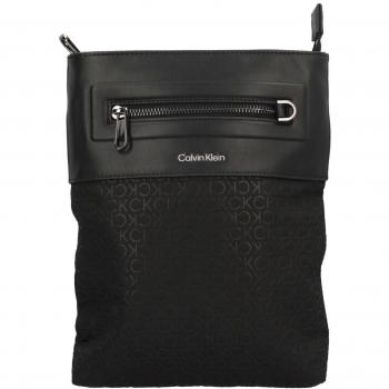 Bandolera plana negra Calvin Klein con logo, cremallera y bolsillos