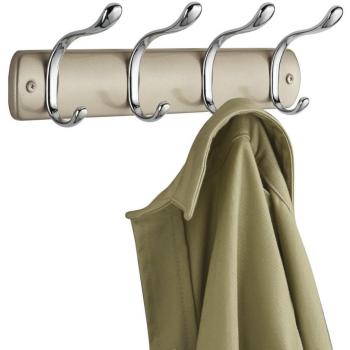 mDesign Perchero de pared de acero - Colgador de ropa con 8 ganchos - Cuelga ropa para recibidor: abrigos, sacos, chales, pañuelos - Muy útil para organizar armarios y guardarropas - color champaña