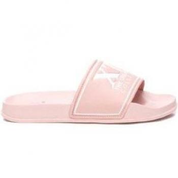 Chanclas XTI para mujer en color nude con suela de goma y diseño de pala elegante