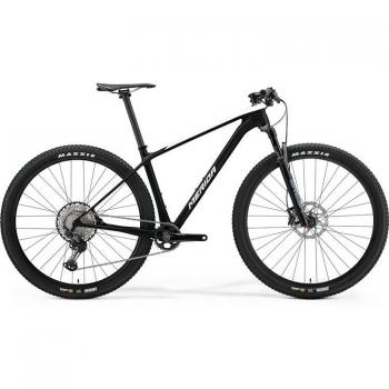 Bicicleta de montaña Merida Big Nine XT, cuadro de aluminio ligero, suspensión delantera, sistema de transmisión Shimano XT de 12 velocidades, frenos hidráulicos, ruedas de 29 pulgadas, diseño en color negro y blanco