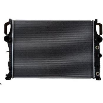 Radiador de refrigeración del motor NRF 53423, compatible con varios modelos de vehículos, fabricado en aluminio y plástico, con alta eficiencia térmica, diseño optimizado para un mejor flujo de aire y fácil instalación