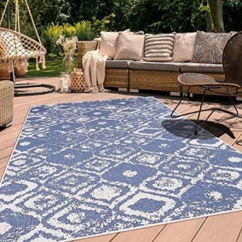 Alfombra de exterior reversible 160x230 cm azul y crema con diseño retro-vintage