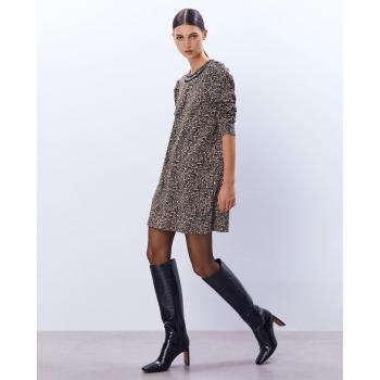 Sfera - Vestido crepé con diseño elegante, tejido de crepé suave, corte entallado, manga corta, escote en V y largo hasta la rodilla