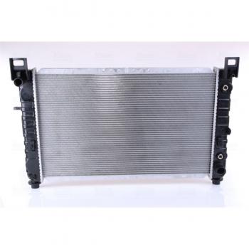 Radiador de refrigeración del motor NISSENS 69092 con características de alta eficiencia en la transferencia de calor, diseño optimizado para un ajuste perfecto, fabricado con materiales duraderos y resistentes a la corrosión, compatible con múltiple
