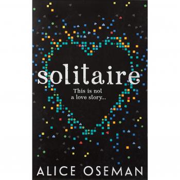 Solitaire - Novela juvenil de Alice Oseman, autora ganadora del Premio YA y creadora de la serie Netflix Heartstopper, que aborda temas de amistad y problemas adolescentes