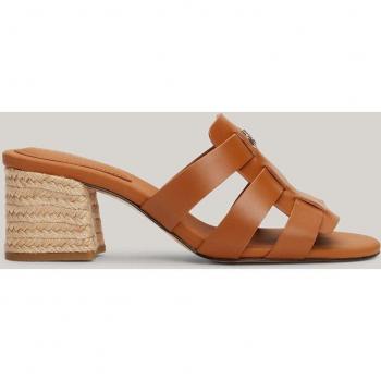 Sandalia de piel cognac Tommy Hilfiger con tacón bloque y banda trenzada