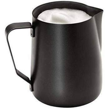 Jarra de leche APS - Jarra de leche de alta calidad, con revestimiento antiadherente, fabricada en acero inoxidable - Perfecta para hacer espuma de leche - Jarra universal negra de 600 ml