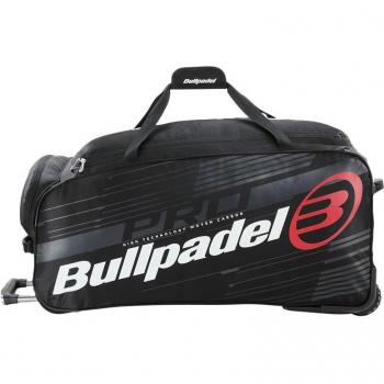 Maleta Trolley Bullpadel BPP 22011 Negro 2022 - Características: diseño negro, capacidad para transportar equipamiento deportivo, ruedas para fácil movilidad, compartimentos organizadores, material resistente y duradero